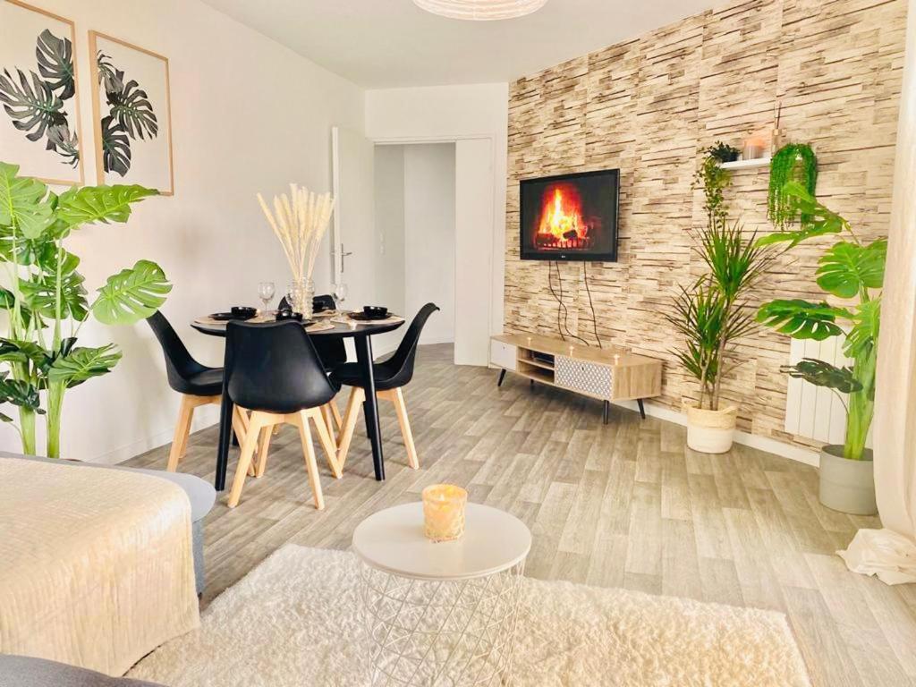 T2 Tres Charmant A Cergy Le Haut A Seulement 2 Min A Pied De La Gare !! Parking Prive Apartment ภายนอก รูปภาพ